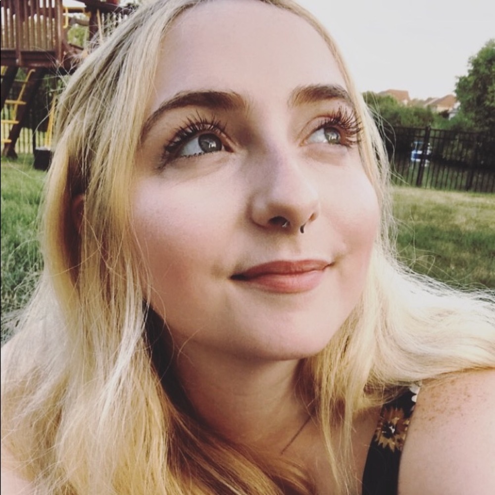 Meet your Posher, Danielle